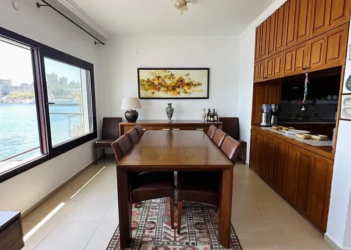 Beachfront Center Dream House *